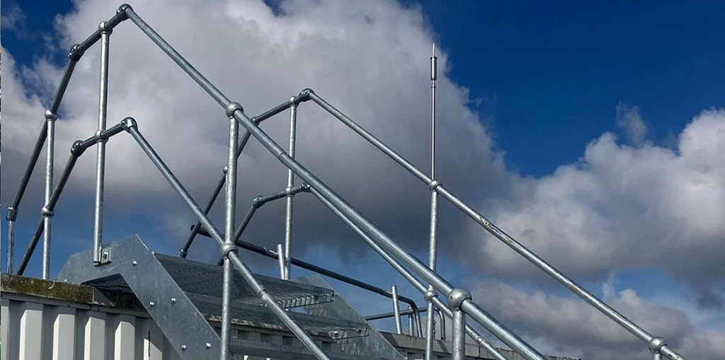 install fixed roof access ladders