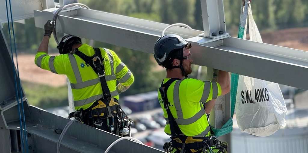 Building Cleaning Through Rope Access