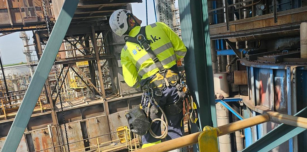 Roof Fall Restraint & Line Systems Installation